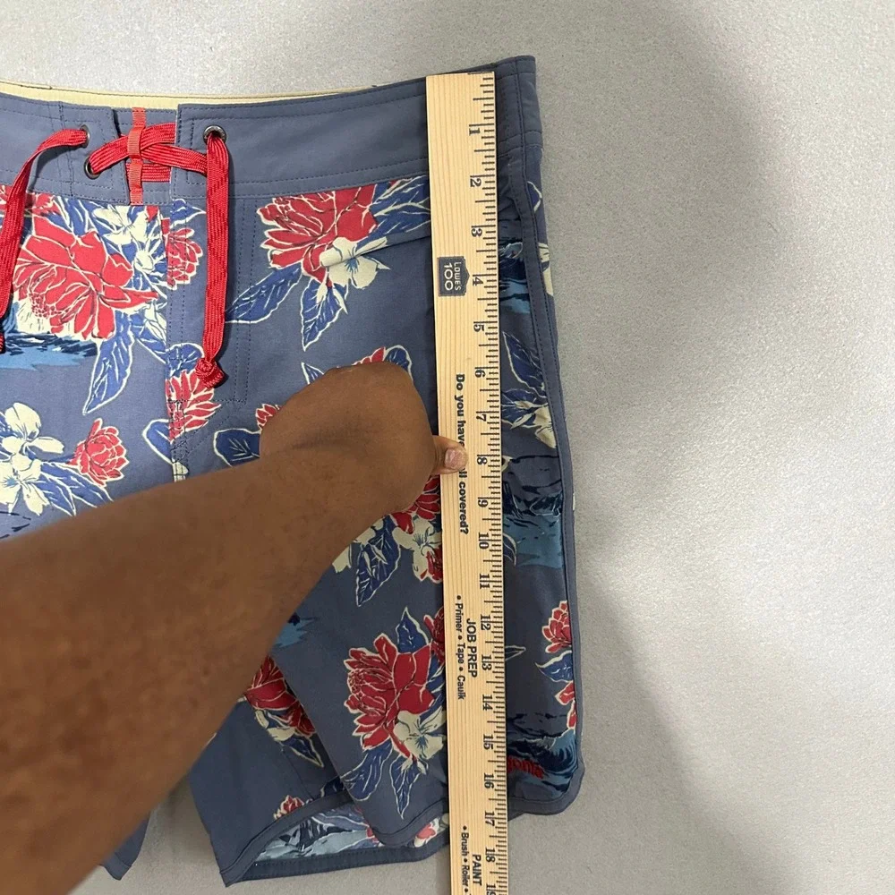 Patagonia Mens 30 Blue Floral Board Shorts Swim Trunks‎ Scalloped Hem 7 Inseam